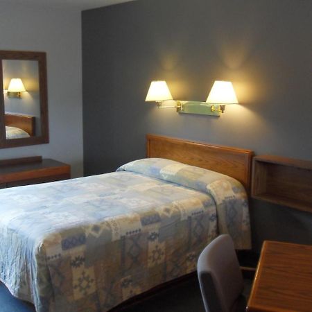 Swan Inn Motel Comstock Park Екстериор снимка