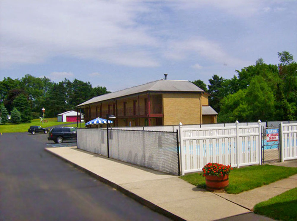 Swan Inn Motel Comstock Park Екстериор снимка