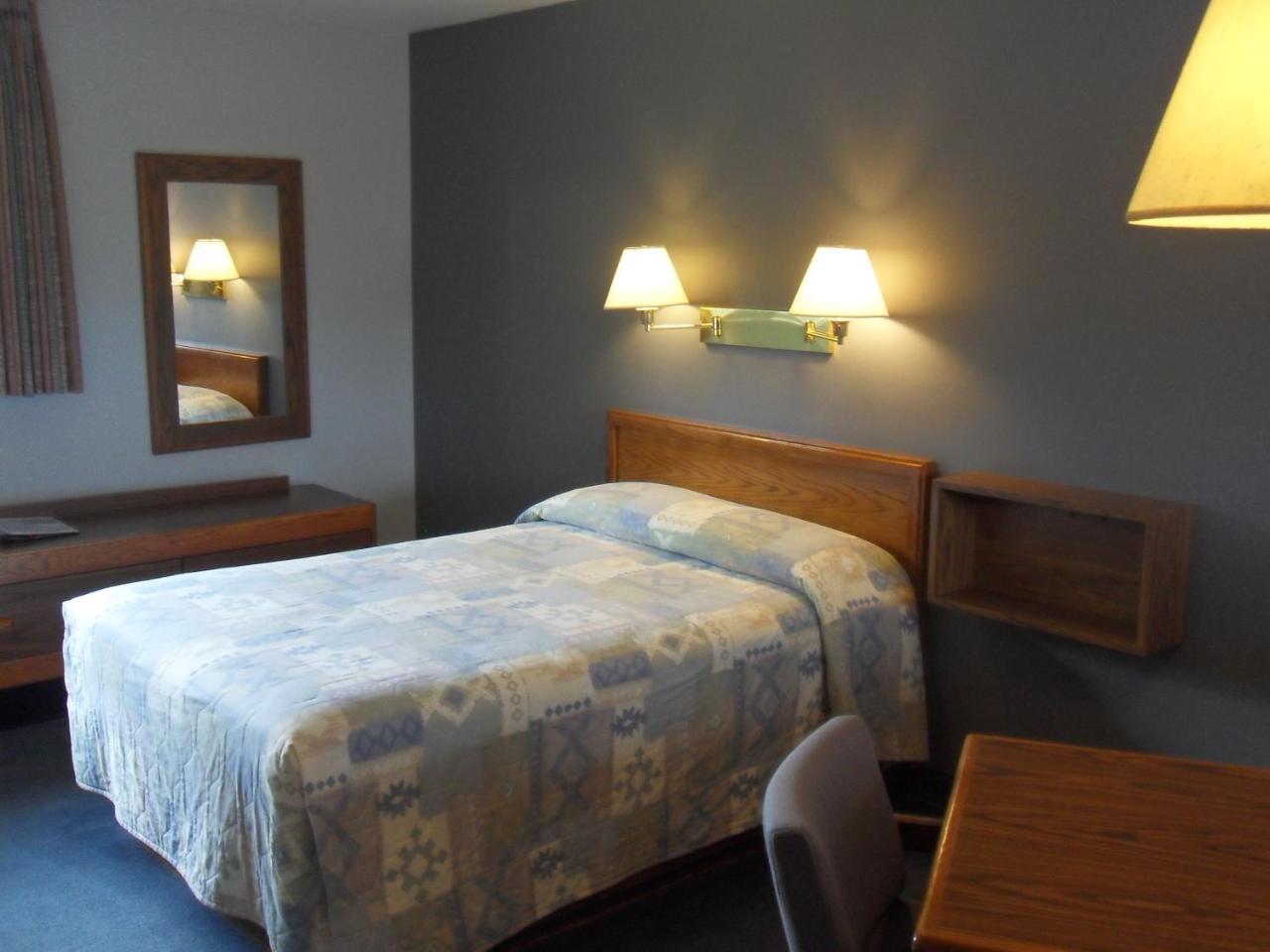 Swan Inn Motel Comstock Park Екстериор снимка