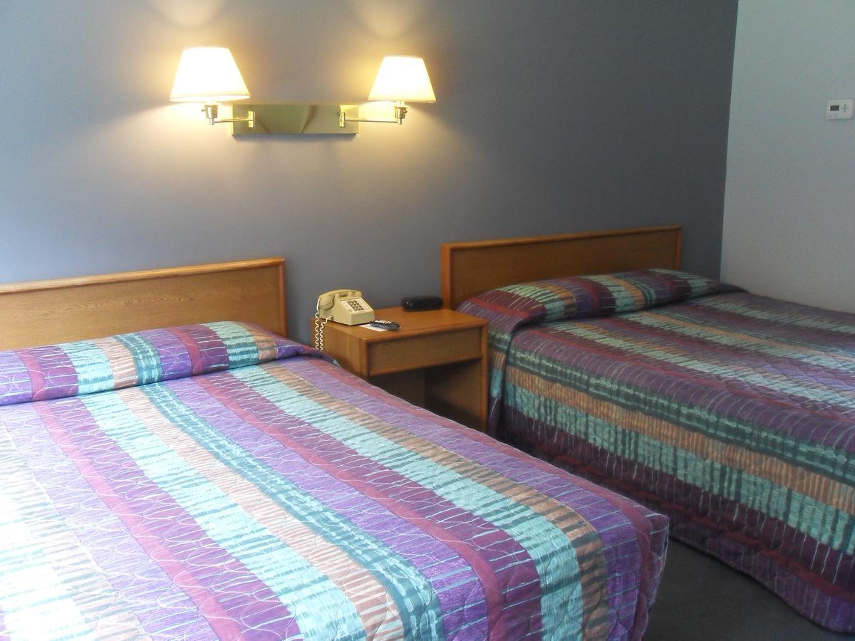Swan Inn Motel Comstock Park Екстериор снимка