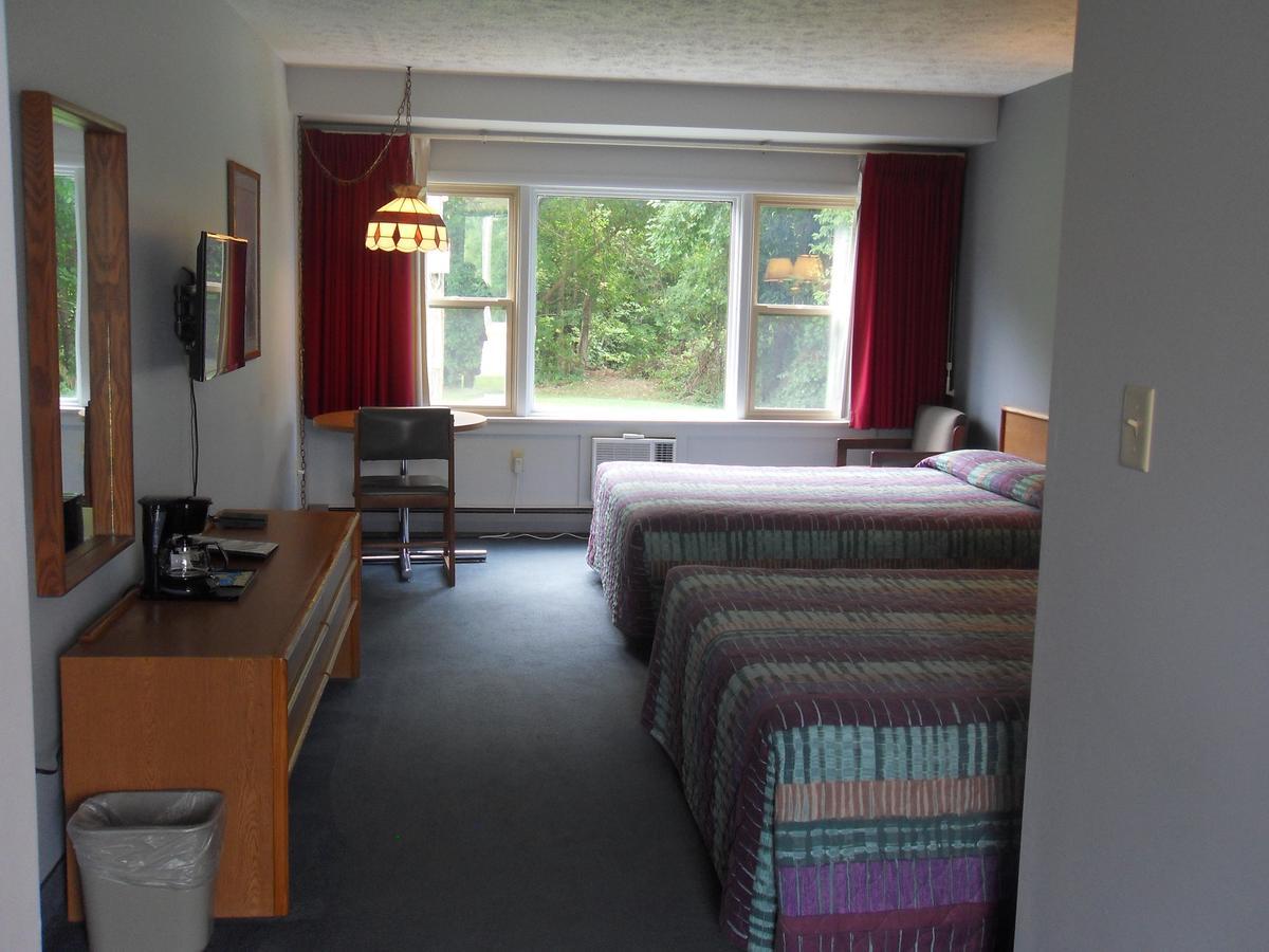 Swan Inn Motel Comstock Park Екстериор снимка