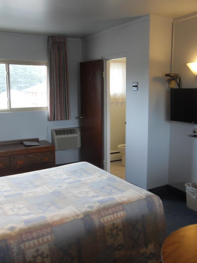 Swan Inn Motel Comstock Park Екстериор снимка