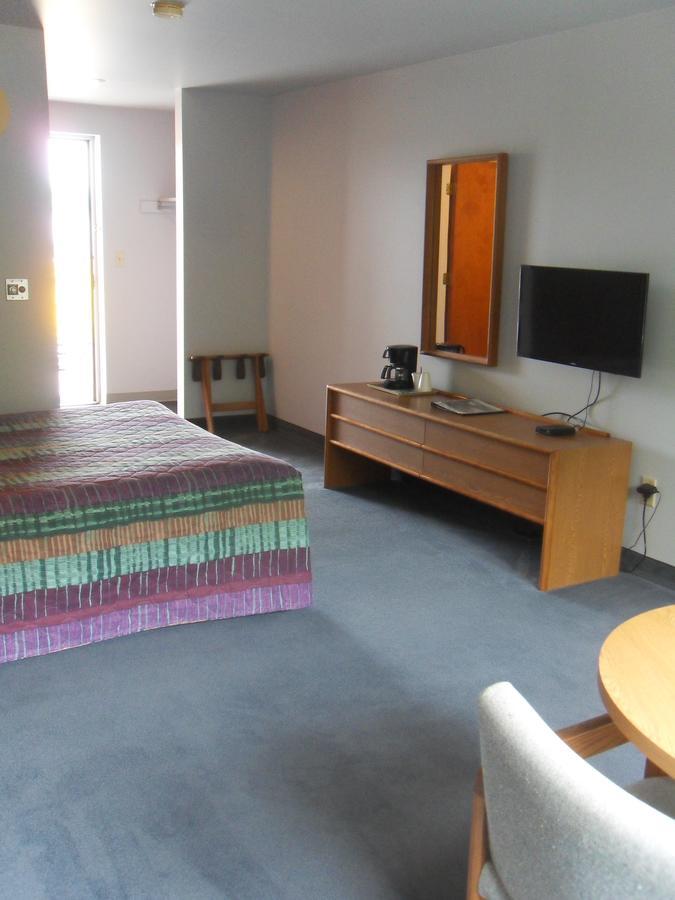 Swan Inn Motel Comstock Park Екстериор снимка