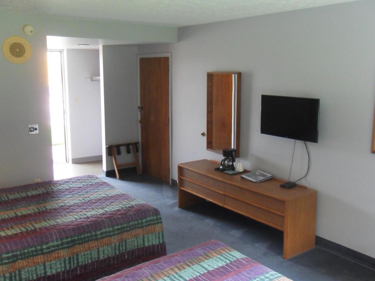Swan Inn Motel Comstock Park Екстериор снимка